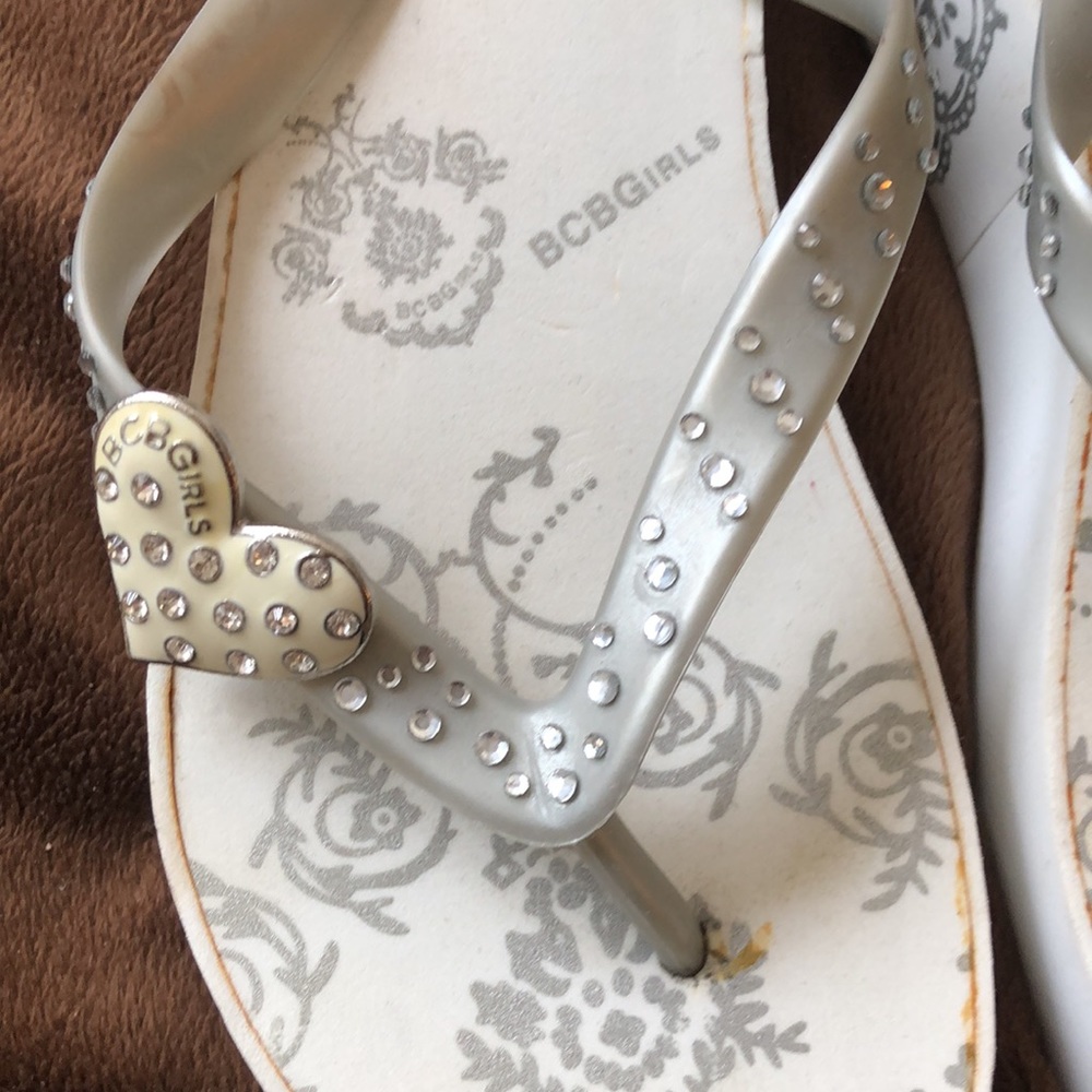 BCBGflip flops - Picture 2 of 4